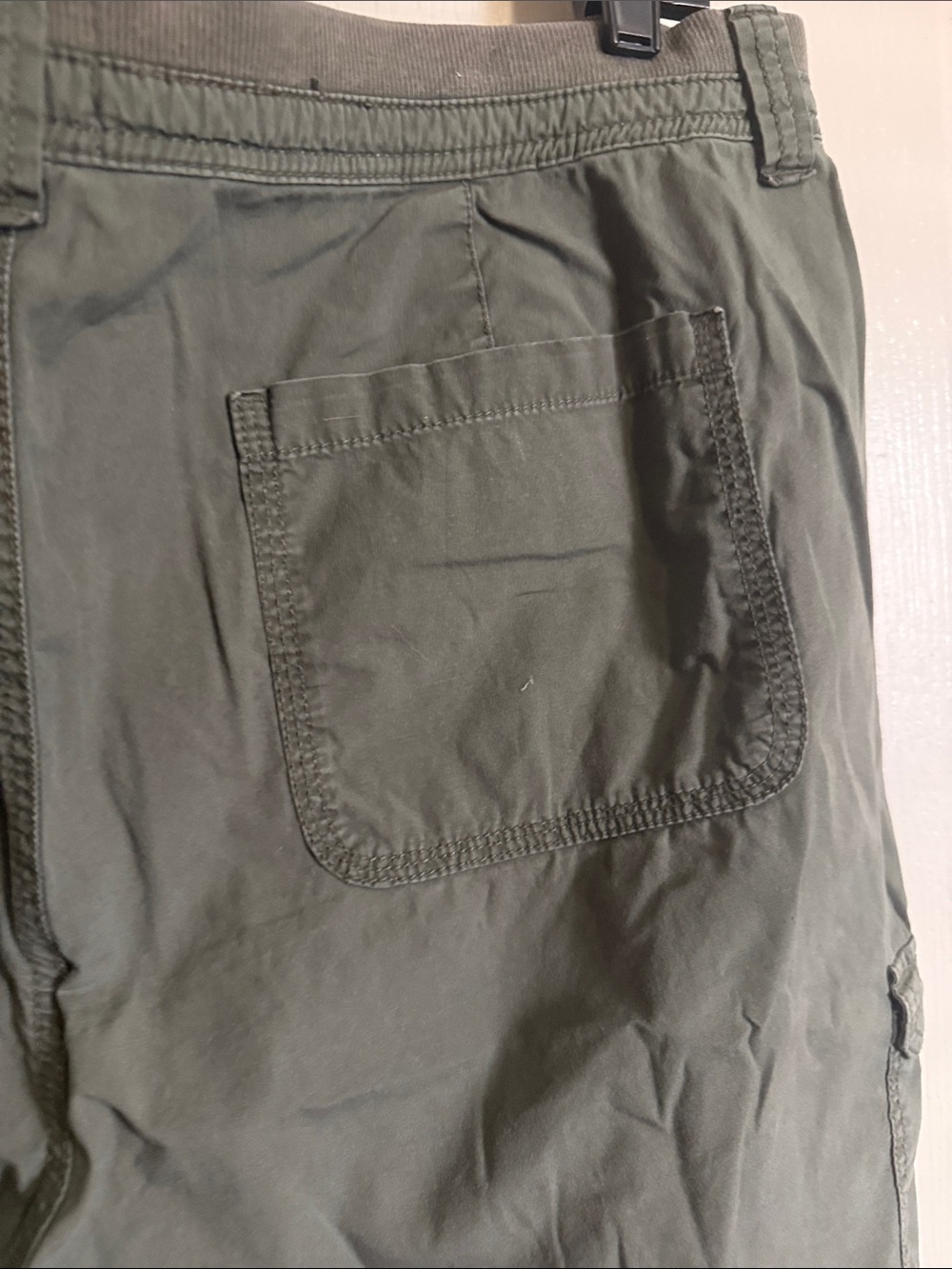 St. John's Bay Olive Green Women's Cargo Shorts sz 18 - Picture 4 of 7
